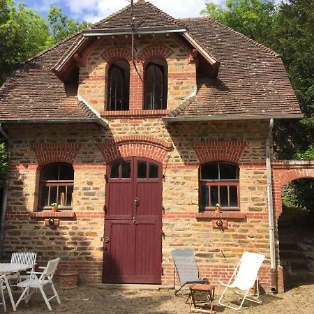 Gite Les Ecuries Du Manoir De Benedicte Cahan Exterior foto